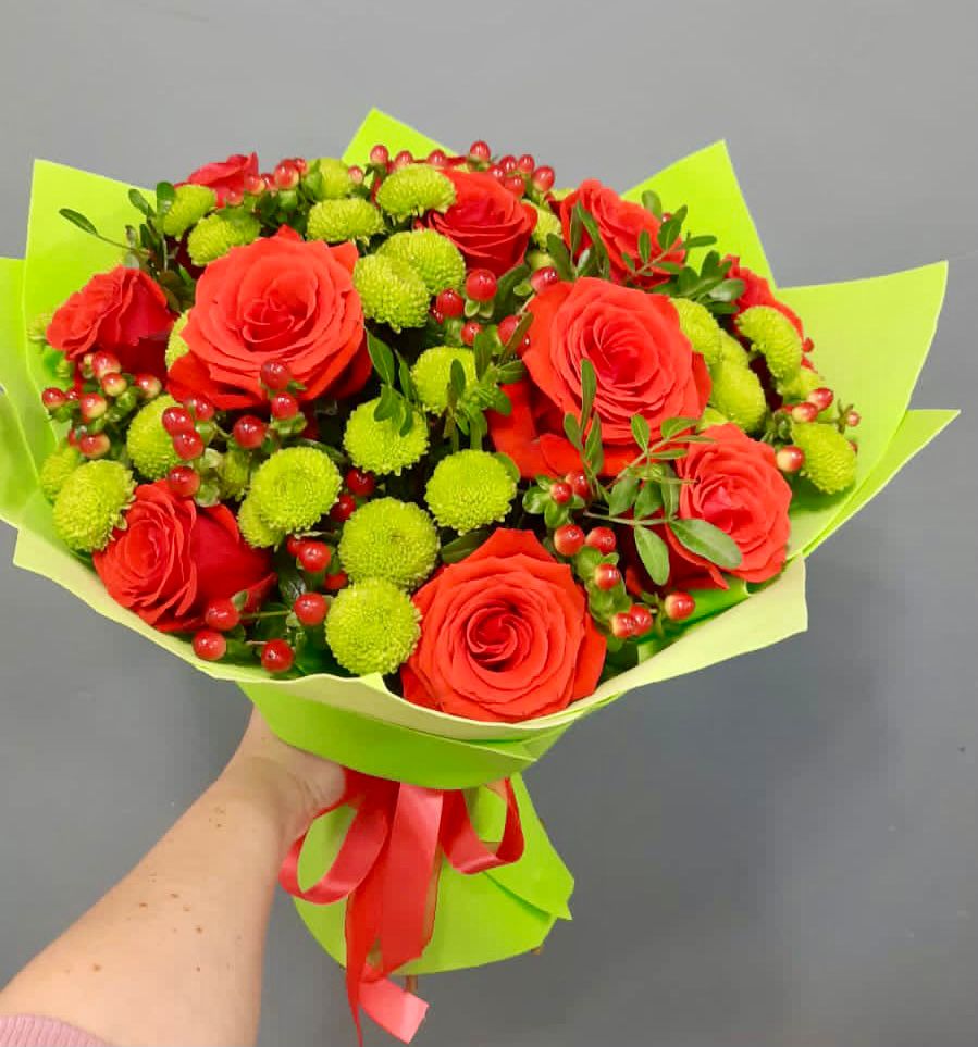 Букет цветов из: Хризантемы и Розы в Черноисточинске