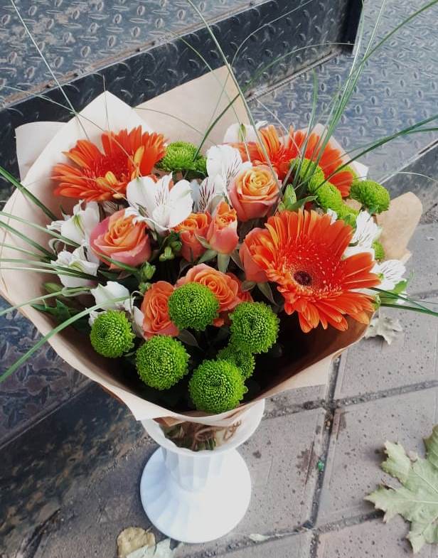 Букет цветов из: Герберы, Хризантемы, Альстромерии и Розы в Черноисточинске