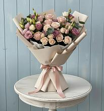 Букет цветов из:  Розы и Лизиантусы в Черноисточинске