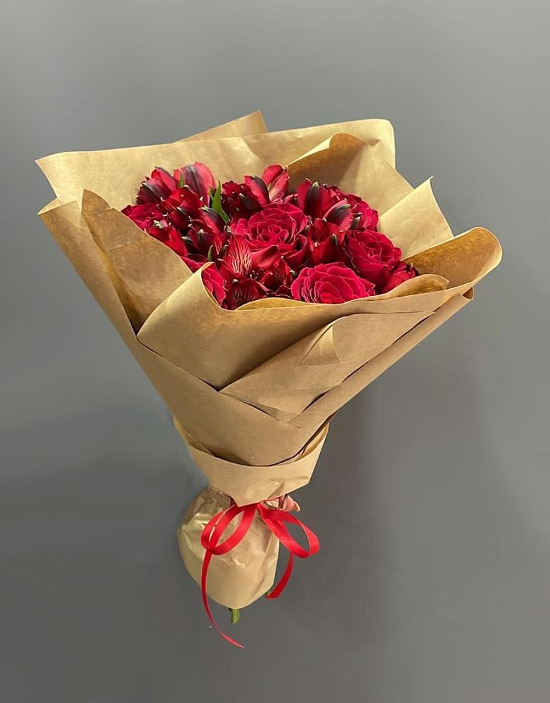 Букет цветов из: Альстромерии и Розы в Черноисточинске