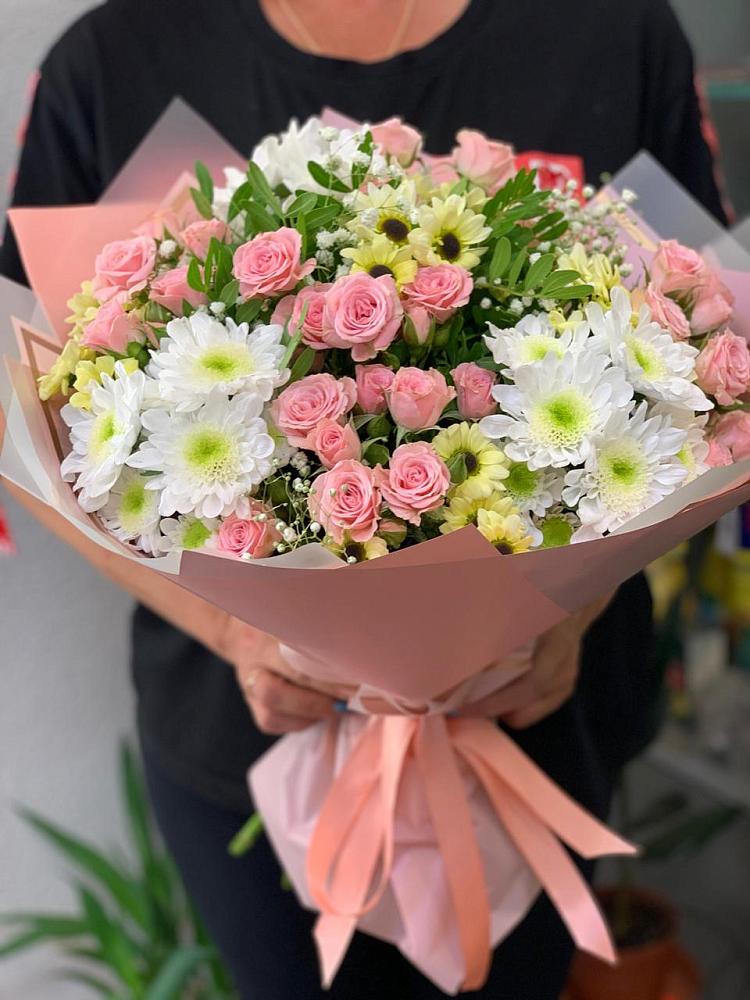 Букет цветов из: Розы и Хризантемы в Черноисточинске