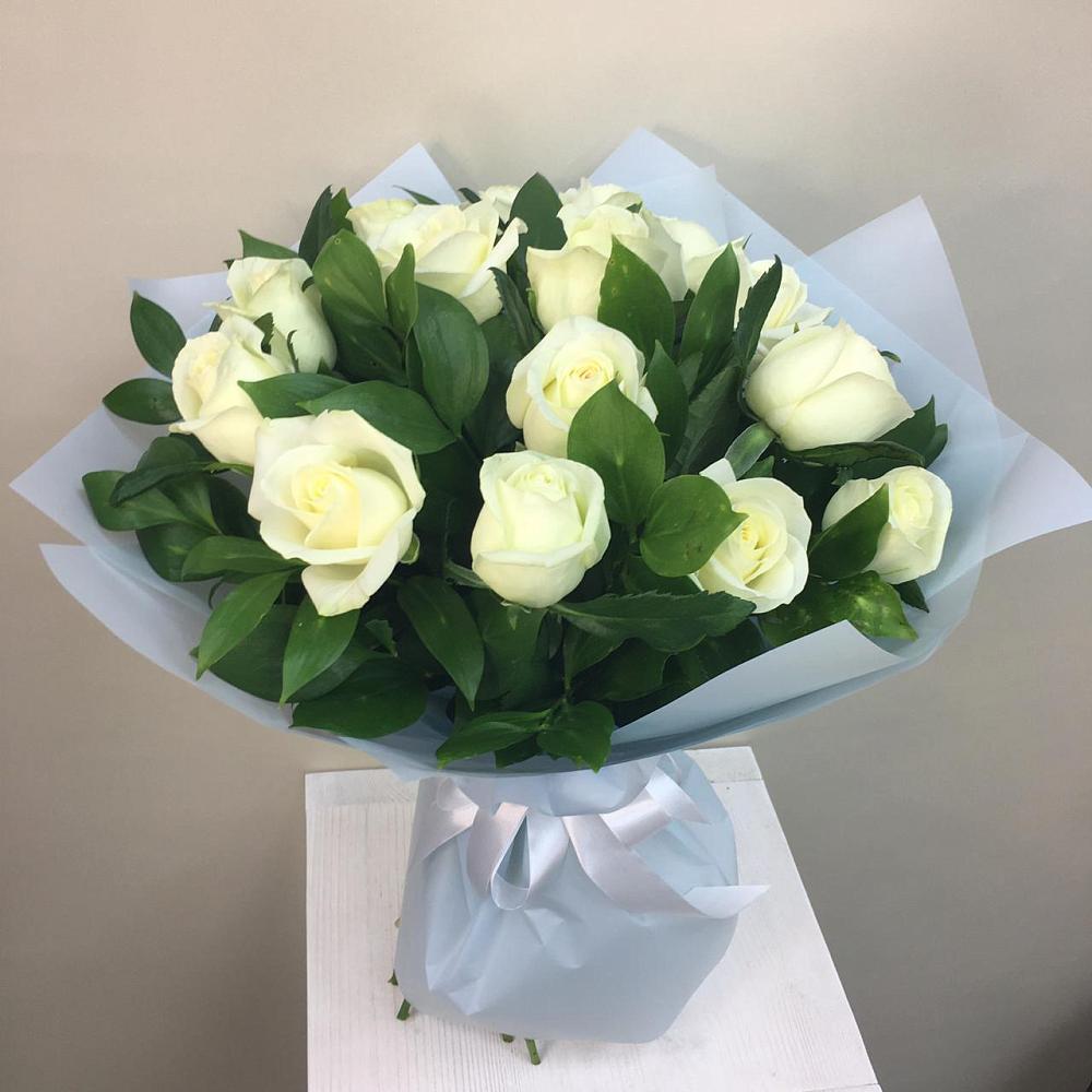 Букет 15 Белых роз Проуд в Черноисточинске