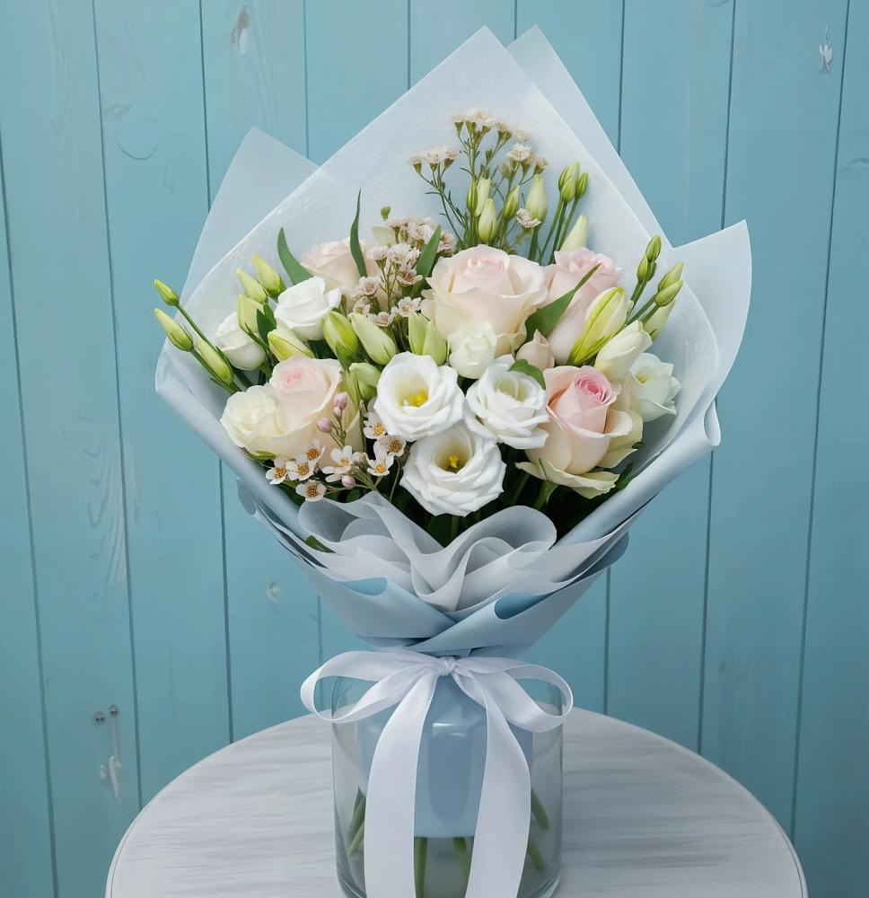 Букет цветов из: Розы и Лизиантусы в Черноисточинске