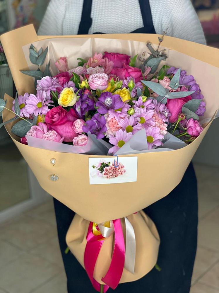 Букет цветов из: Хризантемы, Гвоздики и Альстромерии в Черноисточинске