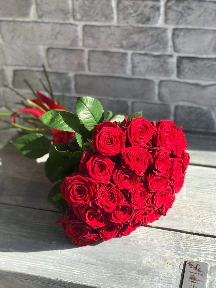 Букет Красные розы Фридом в Черноисточинске