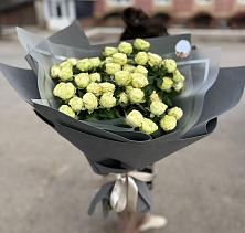 Букет Белые кустовые розы Солинеро в Черноисточинске