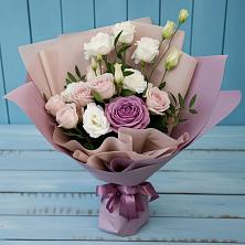 Букет цветов из:  Розы и Лизиантусы в Черноисточинске