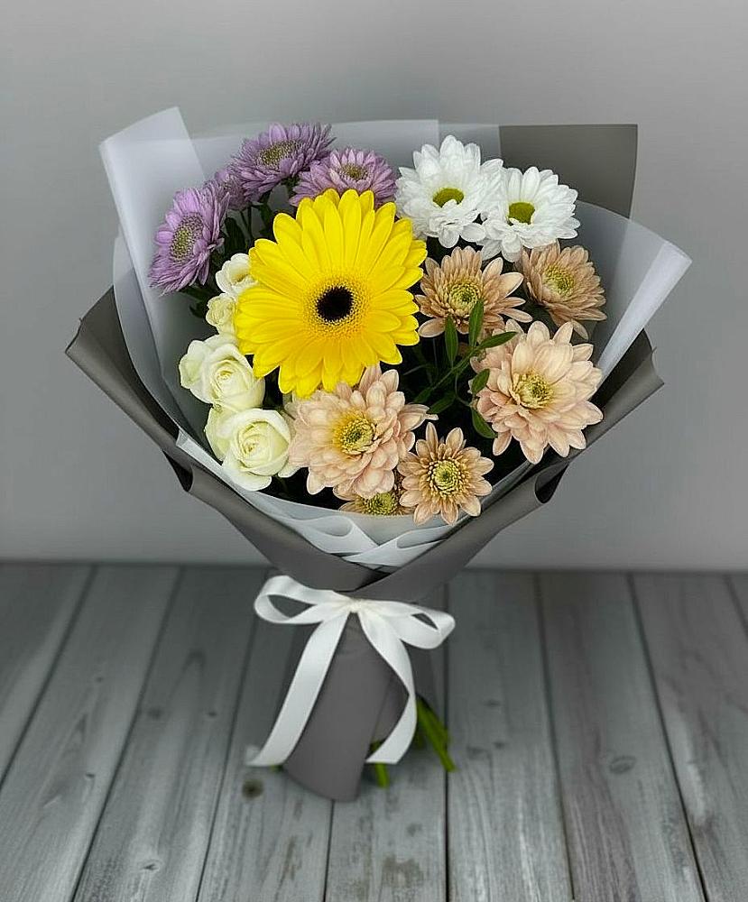 Букет цветов из: Розы, Герберы и Хризантемы в Черноисточинске