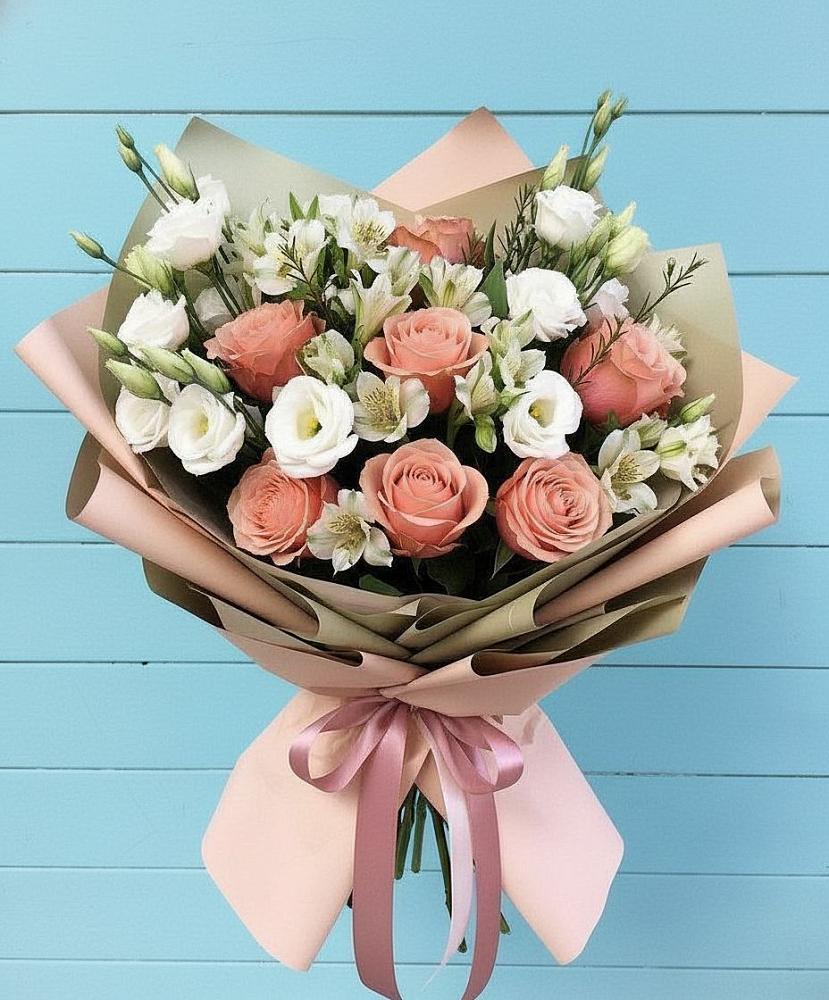 Букет цветов из: Розы, Альстромерии и Лизиантусы в Черноисточинске