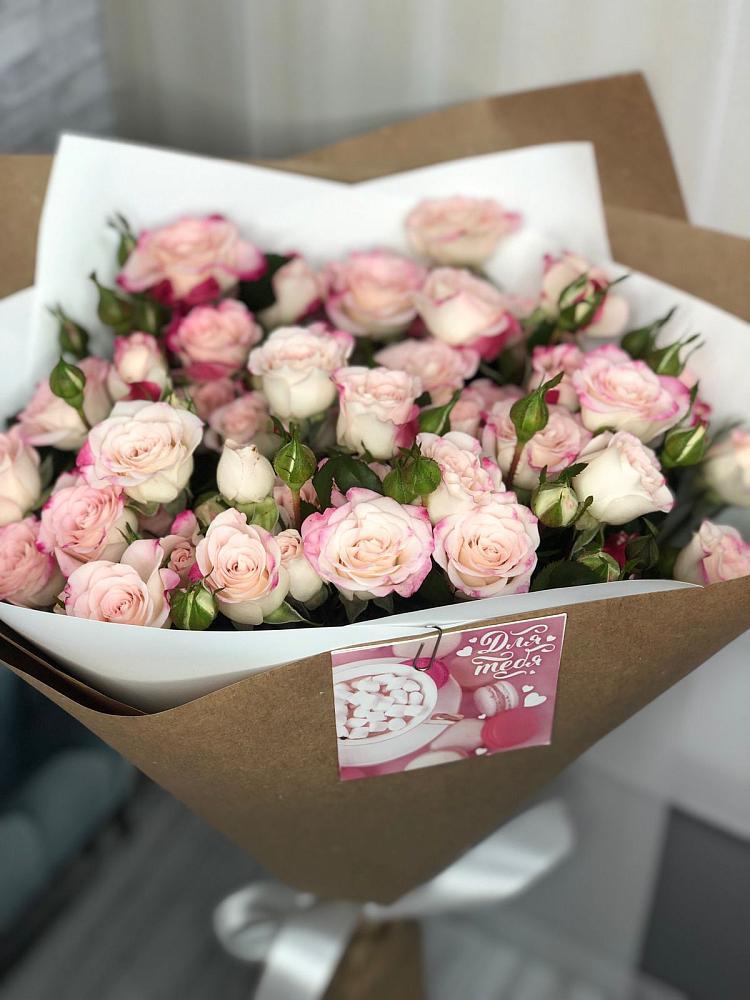 Букет цветов из: Розы в Черноисточинске