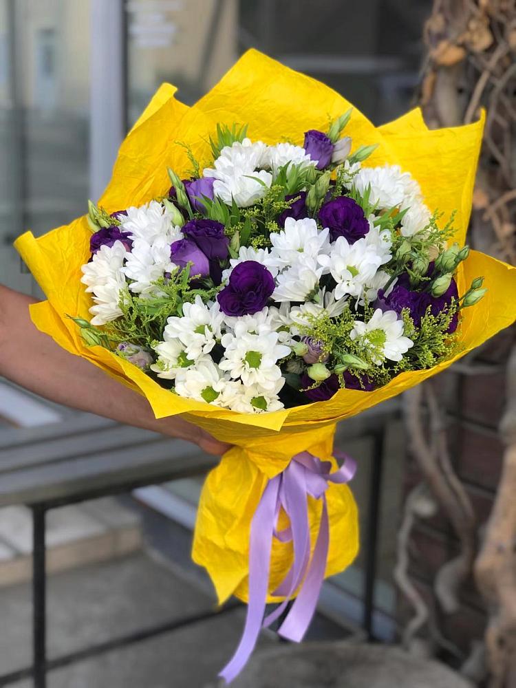 Букет цветов из: Ирисы, Хризантемы и Ромашки в Черноисточинске