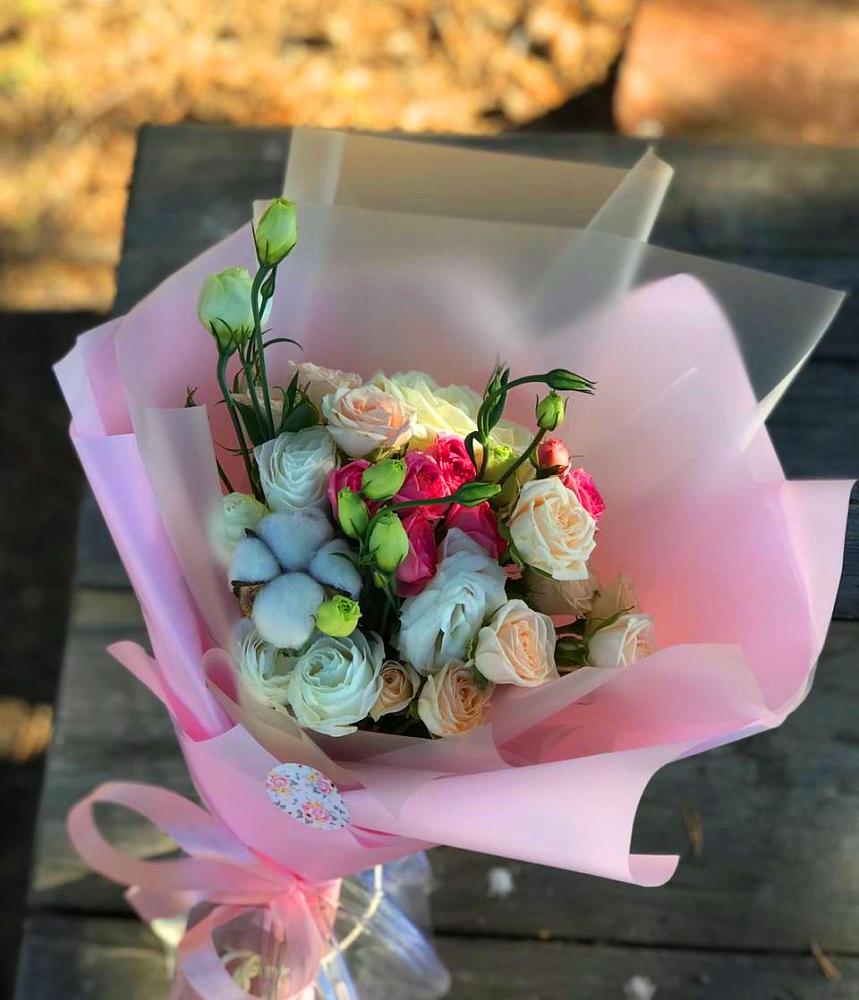 Букет цветов из: Розы и Лизиантусы в Черноисточинске