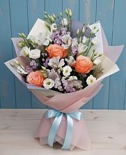 Букет цветов из:  Лизиантусы, Розы, Альстромерии и Гипсофила в Черноисточинске