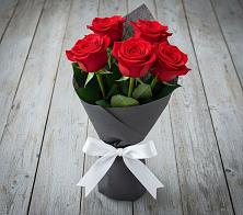 Букет 5 Красных роз Эдлесс Лав в Черноисточинске