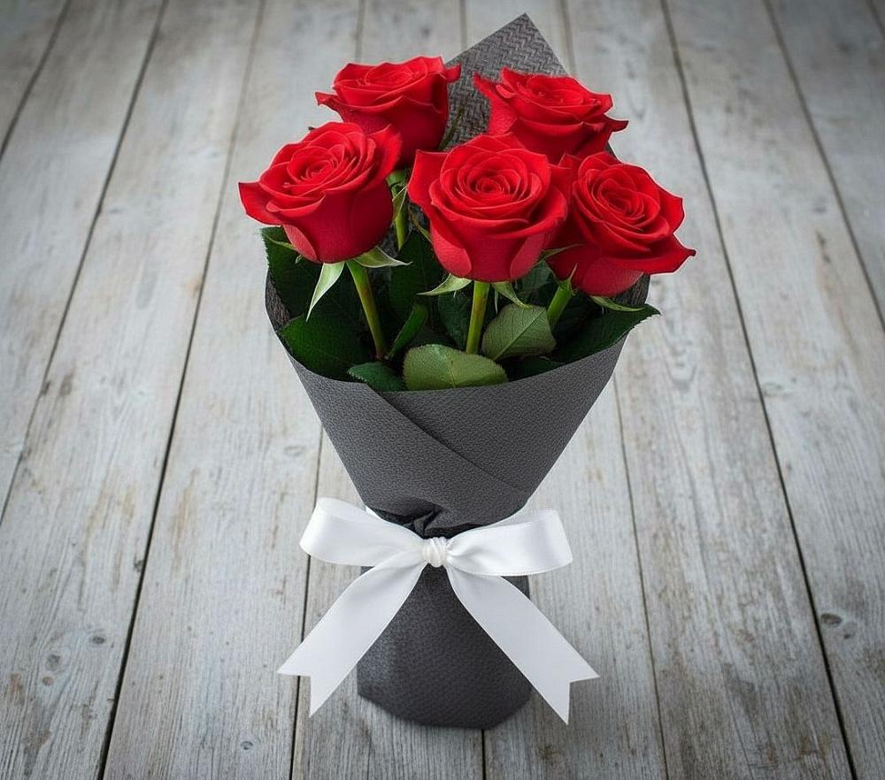 Букет 5 Красных роз Эдлесс Лав в Черноисточинске