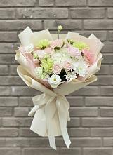 Букет цветов из:  Гвоздики, Розы, Лизиантусы и Хризантемы в Черноисточинске