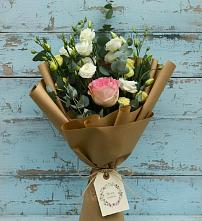 Букет цветов из:  Розы и Лизиантусы в Черноисточинске