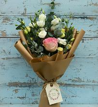 Букет цветов из:  Розы и Лизиантусы в Черноисточинске
