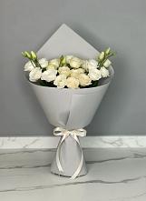 Букет цветов из:  Розы и Лизиантусы в Черноисточинске